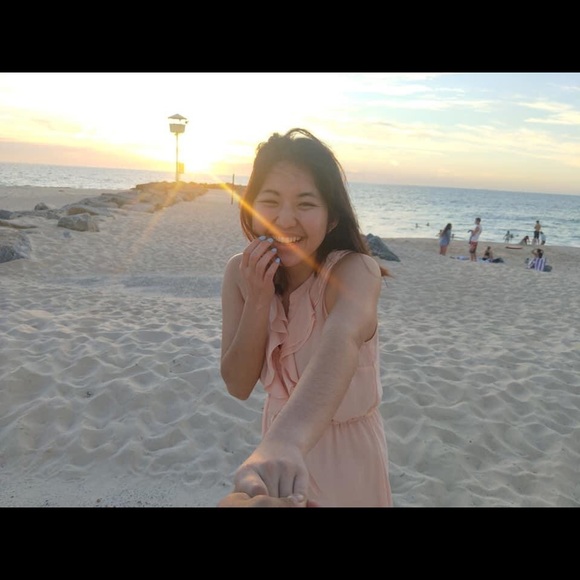 Meet your Posher, Christie ☺️ - Picture 2 of 3